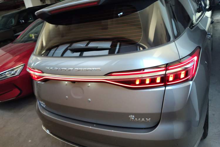 Used BYD Song MAX New Energy 2022 DM-i 105KM Flagship Model Rear
