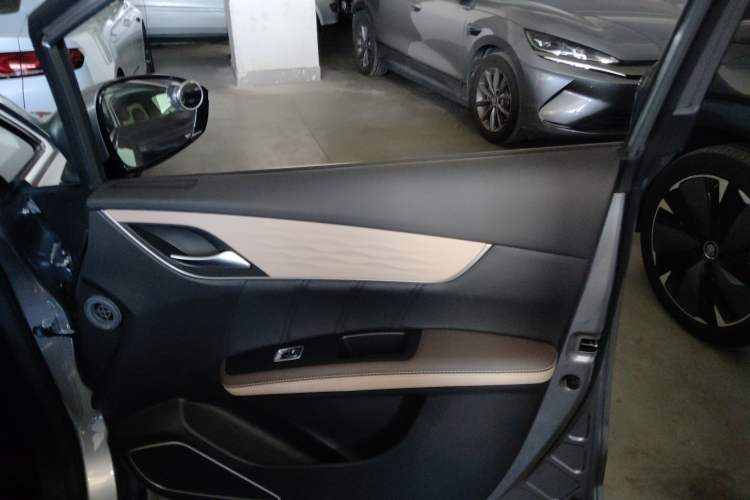 Used BYD Song MAX New Energy 2022 DM-i 105KM Flagship Model Right Front Door Interior