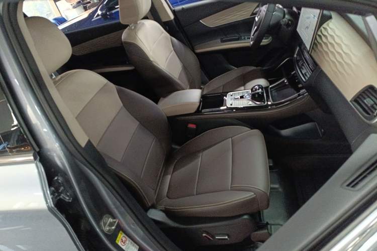 Used BYD Song MAX New Energy 2022 DM-i 105KM Flagship Model Right Front Seat
