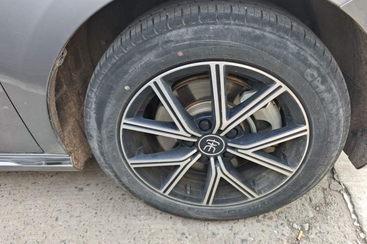 Used BYD Song MAX New Energy 2022 DM-i 105KM Flagship Model Right Front Wheel Hub