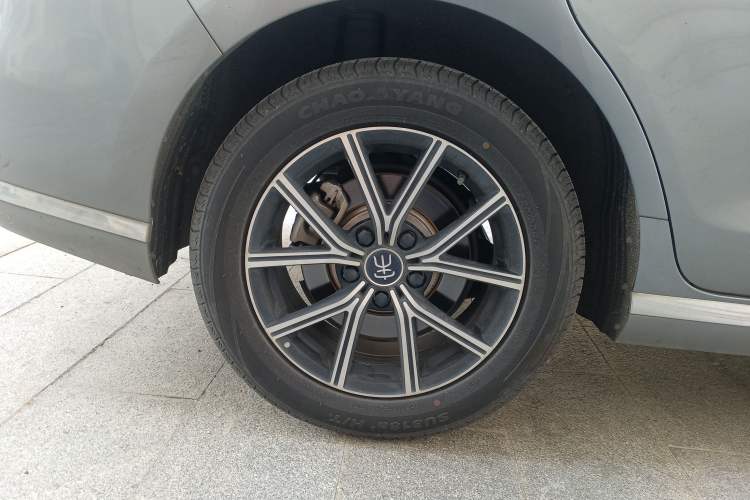 Used BYD Song MAX New Energy 2022 DM-i 105KM Flagship Model Right Rear Wheel Hub