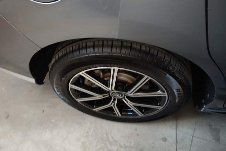 Used BYD Song MAX New Energy 2022 DM-i 105KM Flagship Model Right Rear Wheel Hub