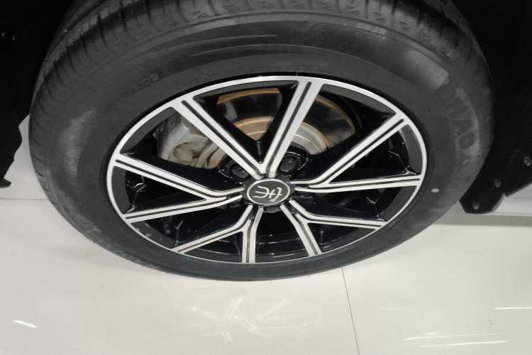 Used BYD Song MAX New Energy 2022 DM-i 105KM Flagship Model Right Rear Wheel Hub