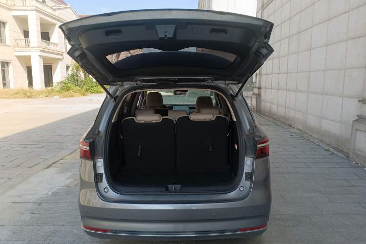 Used BYD Song MAX New Energy 2022 DM-i 105KM Flagship Model Trunk