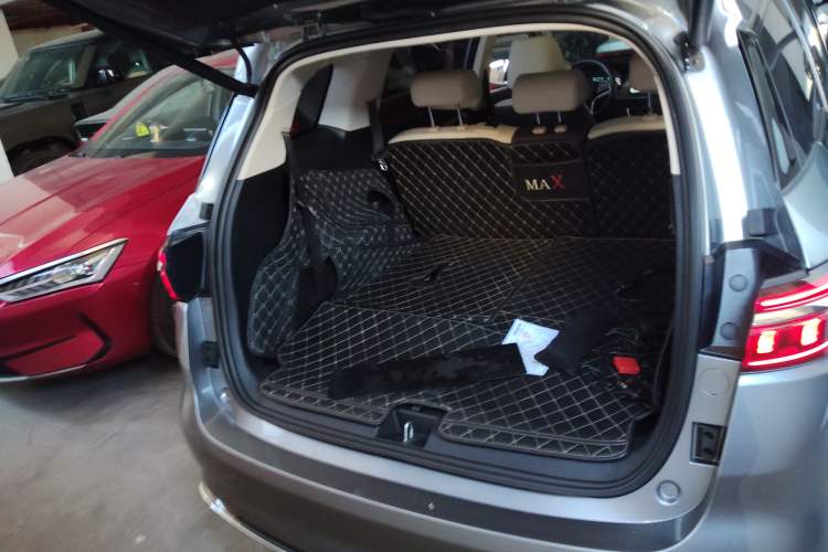 Used BYD Song MAX New Energy 2022 DM-i 105KM Flagship Model Trunk