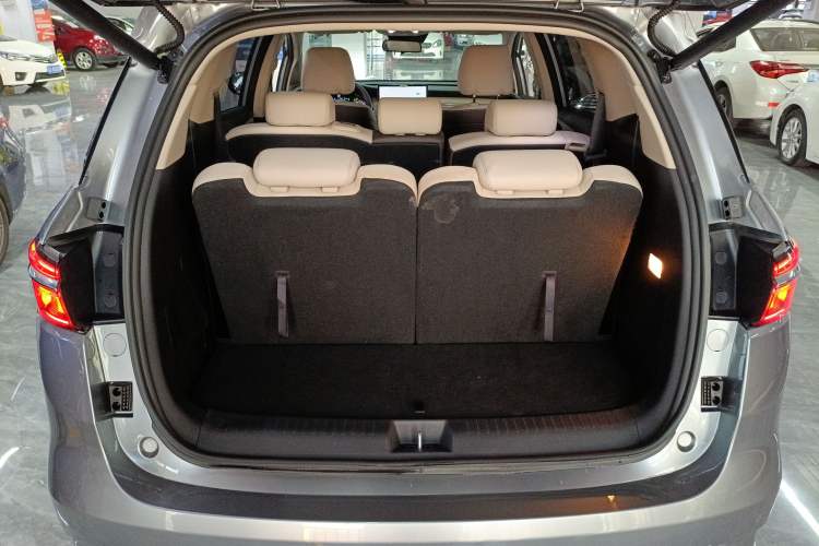 Used BYD Song MAX New Energy 2022 DM-i 105KM Flagship Model Trunk