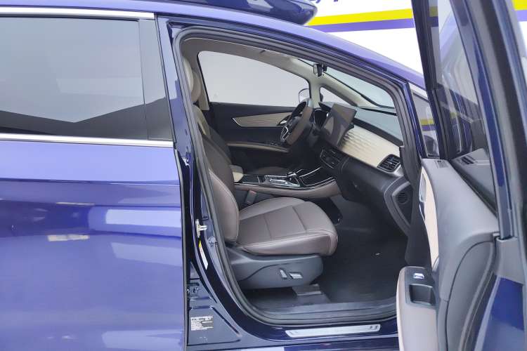 Used BYD Song MAX New Energy 2022 DM-i 105KM Executive Edition Right Front Seat