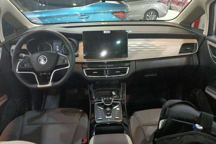 Used BYD Song MAX New Energy 2022 DM-i 105KM Flagship Model Center Console
