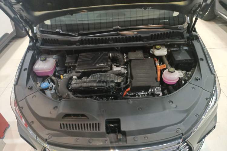 Used BYD Song MAX New Energy 2022 DM-i 105KM Flagship Model Engine Bay