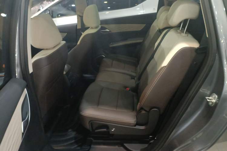 Used BYD Song MAX New Energy 2022 DM-i 105KM Flagship Model Left Rear Seat