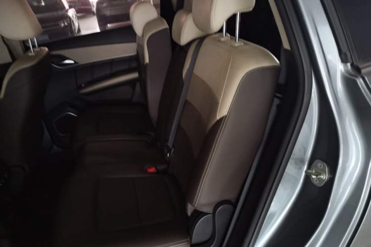 Used BYD Song MAX New Energy 2022 DM-i 105KM Flagship Model Left Rear Seat