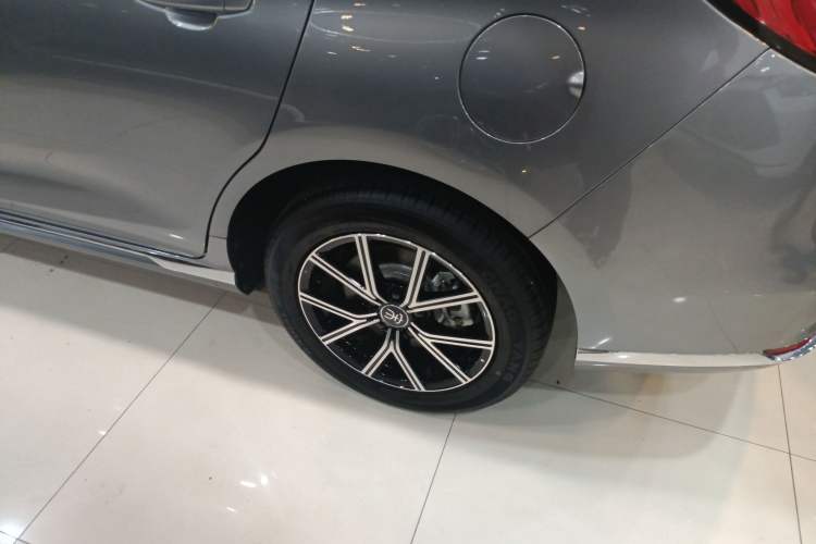 Used BYD Song MAX New Energy 2022 DM-i 105KM Flagship Model Left Rear Wheel Hub