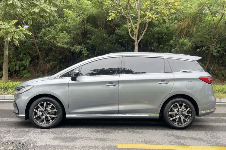 Used BYD Song MAX New Energy 2022 DM-i 105KM Flagship Model Left Side