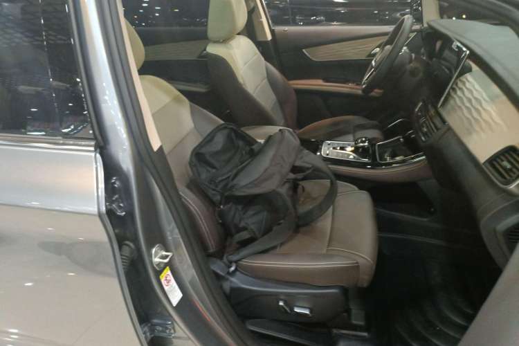 Used BYD Song MAX New Energy 2022 DM-i 105KM Flagship Model Right Front Seat