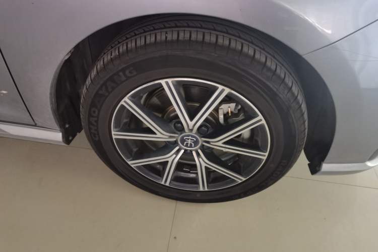 Used BYD Song MAX New Energy 2022 DM-i 105KM Flagship Model Right Front Wheel Hub
