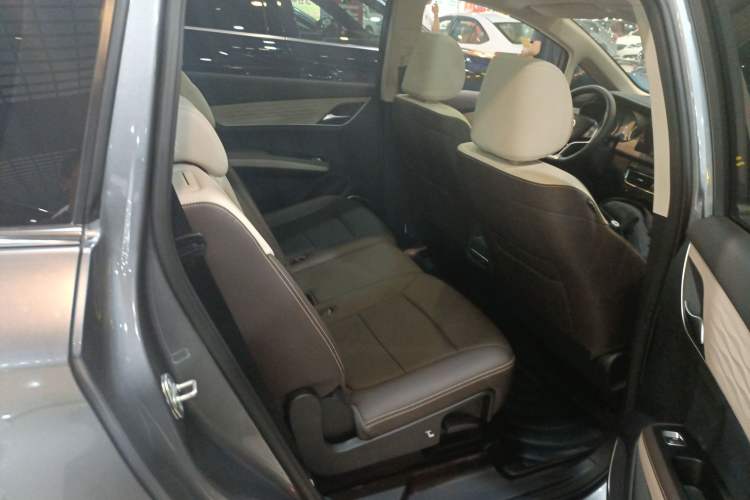 Used BYD Song MAX New Energy 2022 DM-i 105KM Flagship Model Right Rear Seat