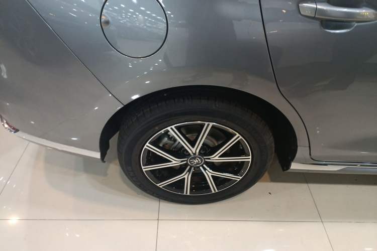 Used BYD Song MAX New Energy 2022 DM-i 105KM Flagship Model Right Rear Wheel Hub