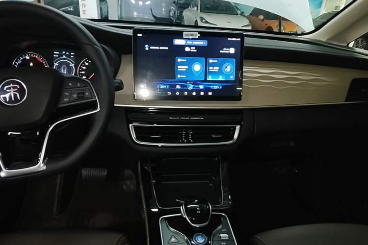 Used BYD Song MAX New Energy 2022 DM-i 105KM Prestige Model Audio And AC Panel