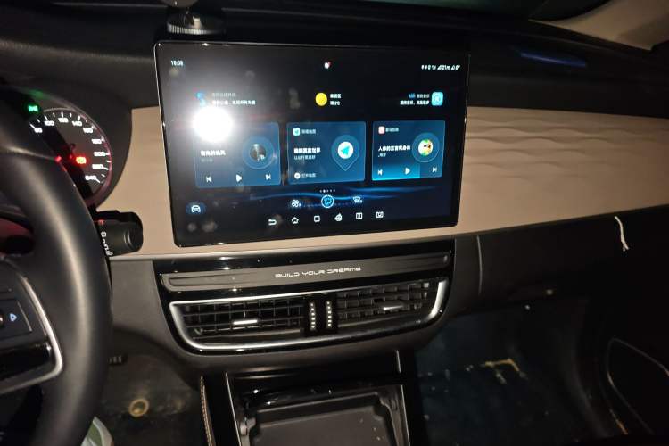 Used BYD Song MAX New Energy 2022 DM-i 105KM Flagship Model Audio And AC Panel