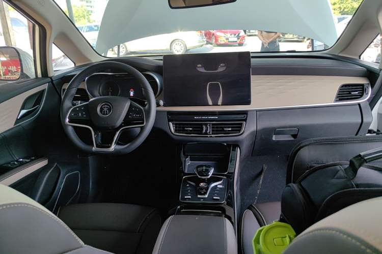 Used BYD Song MAX New Energy 2022 DM-i 105KM Executive Edition Center Console