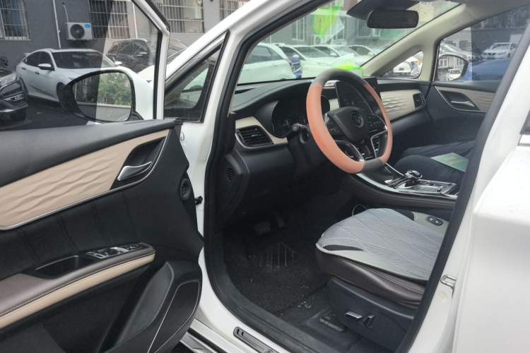 Used BYD Song MAX New Energy 2022 DM-i 105KM Flagship Model Driver Seat