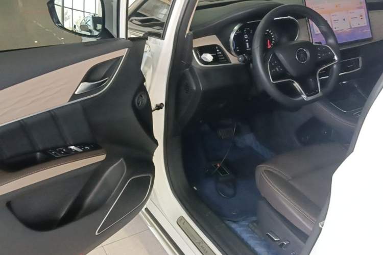 Used BYD Song MAX New Energy 2022 DM-i 105KM Executive Edition Driver Seat