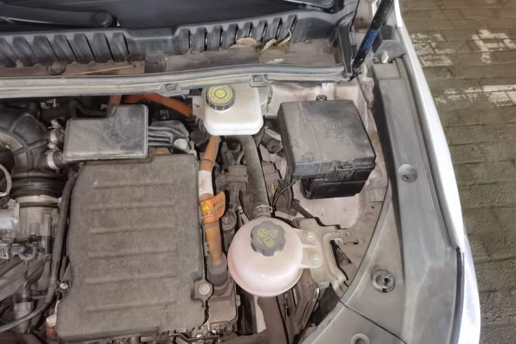 Used BYD Song MAX New Energy 2022 DM-i 105KM Prestige Model Engine Bay Left