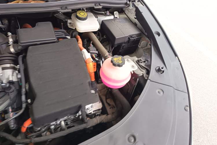 Used BYD Song MAX New Energy 2022 DM-i 105KM Prestige Model Engine Bay Left
