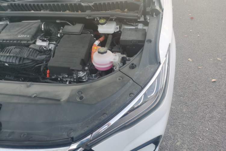 Used BYD Song MAX New Energy 2022 DM-i 105KM Prestige Model Engine Bay Left