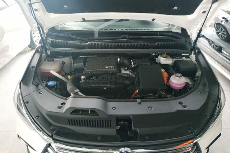 Used BYD Song MAX New Energy 2022 DM-i 105KM Flagship Model Engine Bay