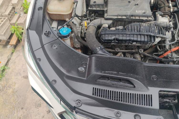 Used BYD Song MAX New Energy 2022 DM-i 105KM Flagship Model Engine Bay Right