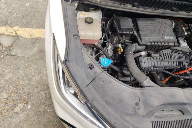 Used BYD Song MAX New Energy 2022 DM-i 105KM Executive Edition Engine Bay Right