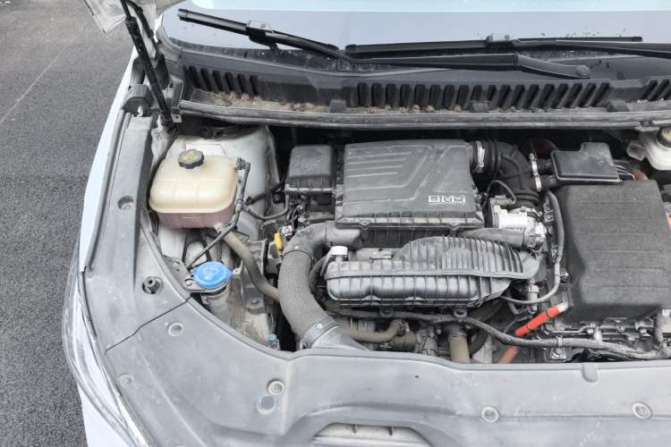 Used BYD Song MAX New Energy 2022 DM-i 105KM Flagship Model Engine Bay Right