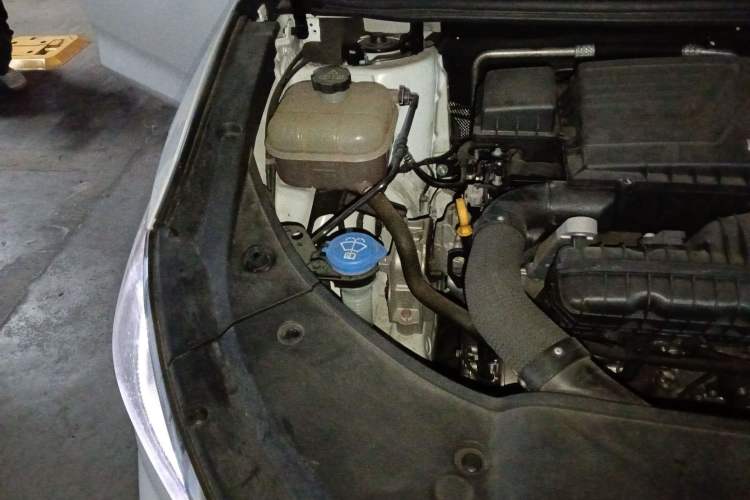 Used BYD Song MAX New Energy 2022 DM-i 105KM Flagship Model Engine Bay Right