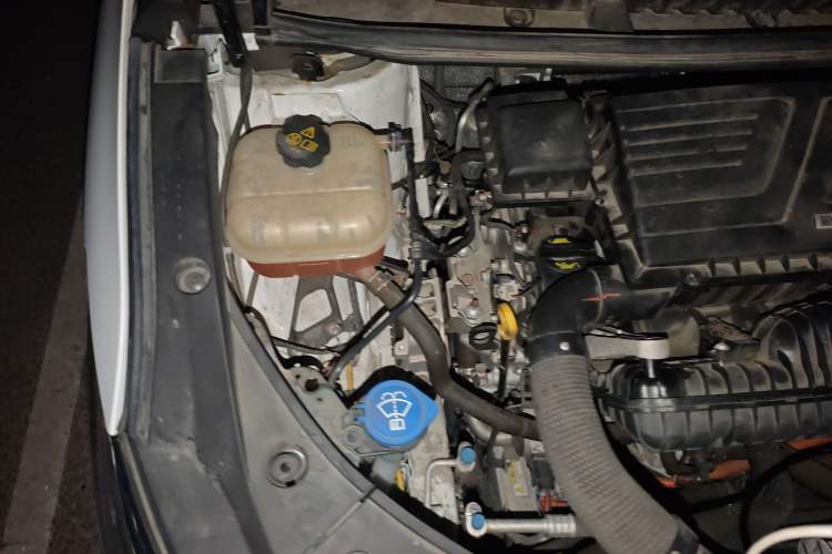 Used BYD Song MAX New Energy 2022 DM-i 105KM Flagship Model Engine Bay Right
