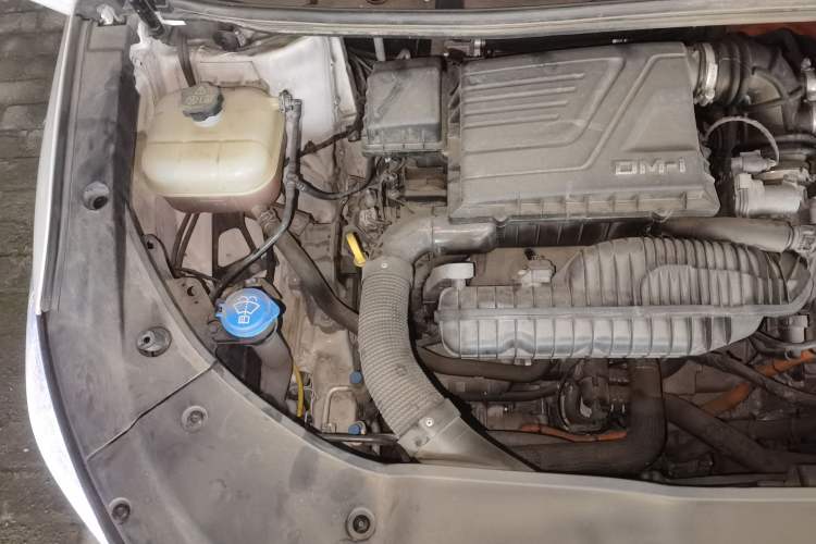 Used BYD Song MAX New Energy 2022 DM-i 105KM Prestige Model Engine Bay Right
