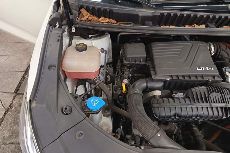 Used BYD Song MAX New Energy 2022 DM-i 105KM Prestige Model Engine Bay Right