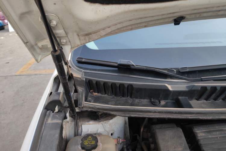 Used BYD Song MAX New Energy 2022 DM-i 105KM Prestige Model Engine Bay Right