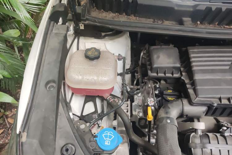 Used BYD Song MAX New Energy 2022 DM-i 105KM Flagship Model Engine Bay Right