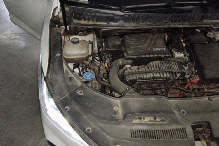 Used BYD Song MAX New Energy 2022 DM-i 105KM Flagship Model Engine Bay Right