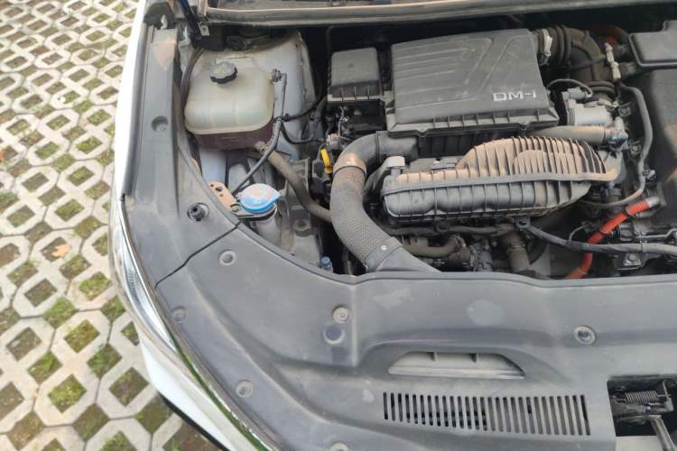 Used BYD Song MAX New Energy 2022 DM-i 105KM Flagship Model Engine Bay Right