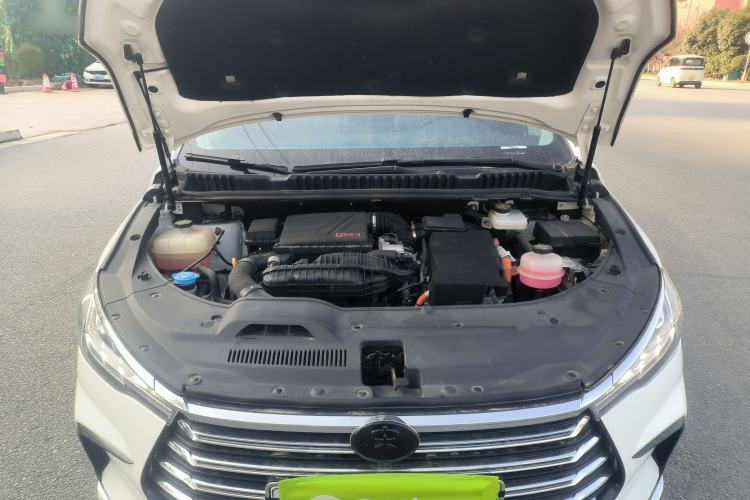 Used BYD Song MAX New Energy 2022 DM-i 105KM Prestige Model Engine Bay