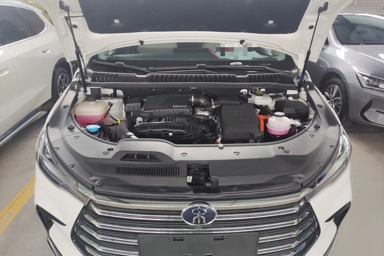 Used BYD Song MAX New Energy 2022 DM-i 105KM Prestige Model Engine Bay