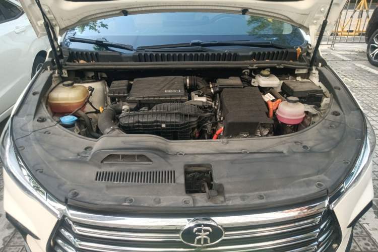 Used BYD Song MAX New Energy 2022 DM-i 105KM Prestige Model Engine Bay