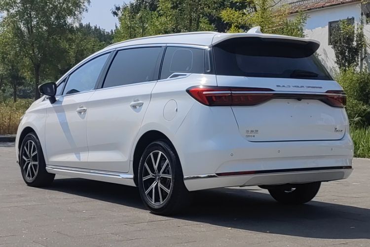 Used BYD Song MAX New Energy 2022 DM-i 105KM Prestige Model Exterior 1
