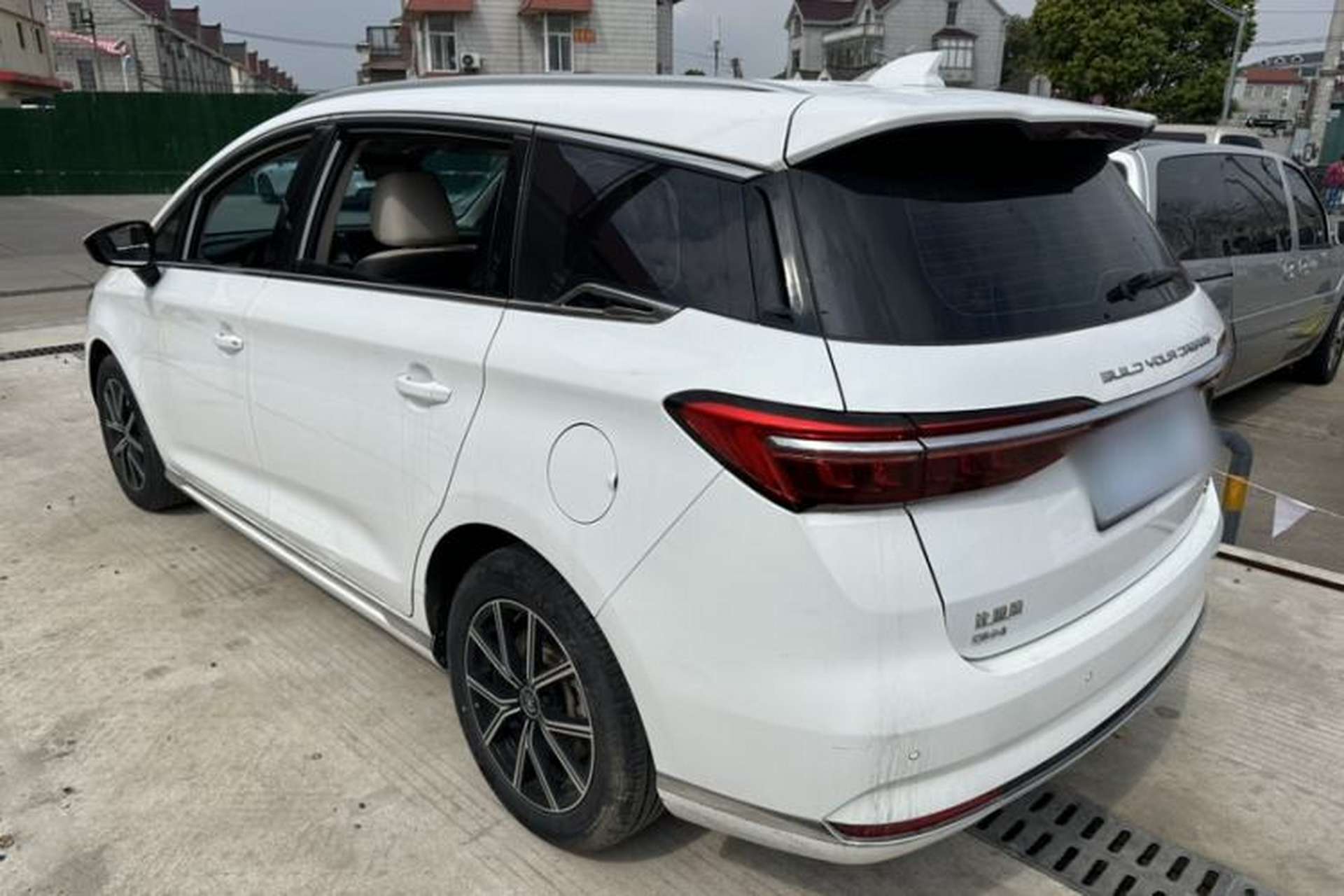 Used BYD Song MAX New Energy 2022 DM-i 105KM Flagship Model Exterior 2