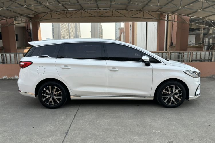 Used BYD Song MAX New Energy 2022 DM-i 105KM Prestige Model Exterior 3