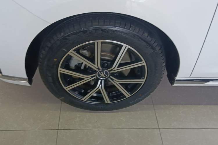 Used BYD Song MAX New Energy 2022 DM-i 105KM Executive Edition Exterior 4