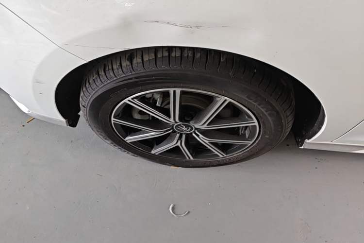 Used BYD Song MAX New Energy 2022 DM-i 105KM Executive Edition Exterior 4