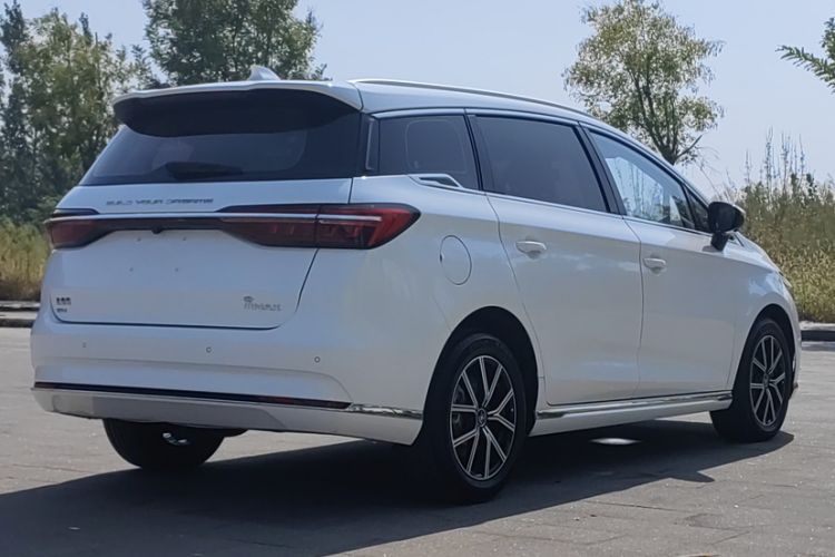 Used BYD Song MAX New Energy 2022 DM-i 105KM Prestige Model Exterior 4
